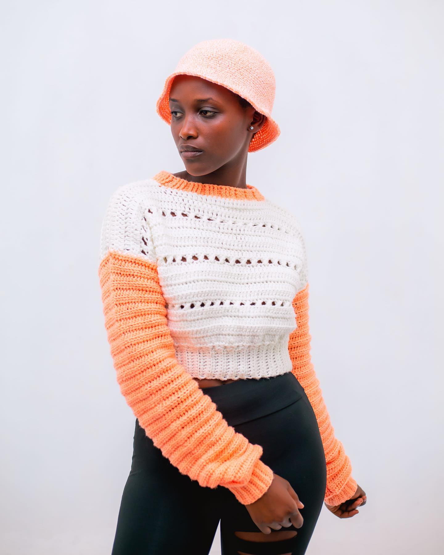 Handcrafted Color-Block Knit Sweater & Bucket Hat Set - Peach & White