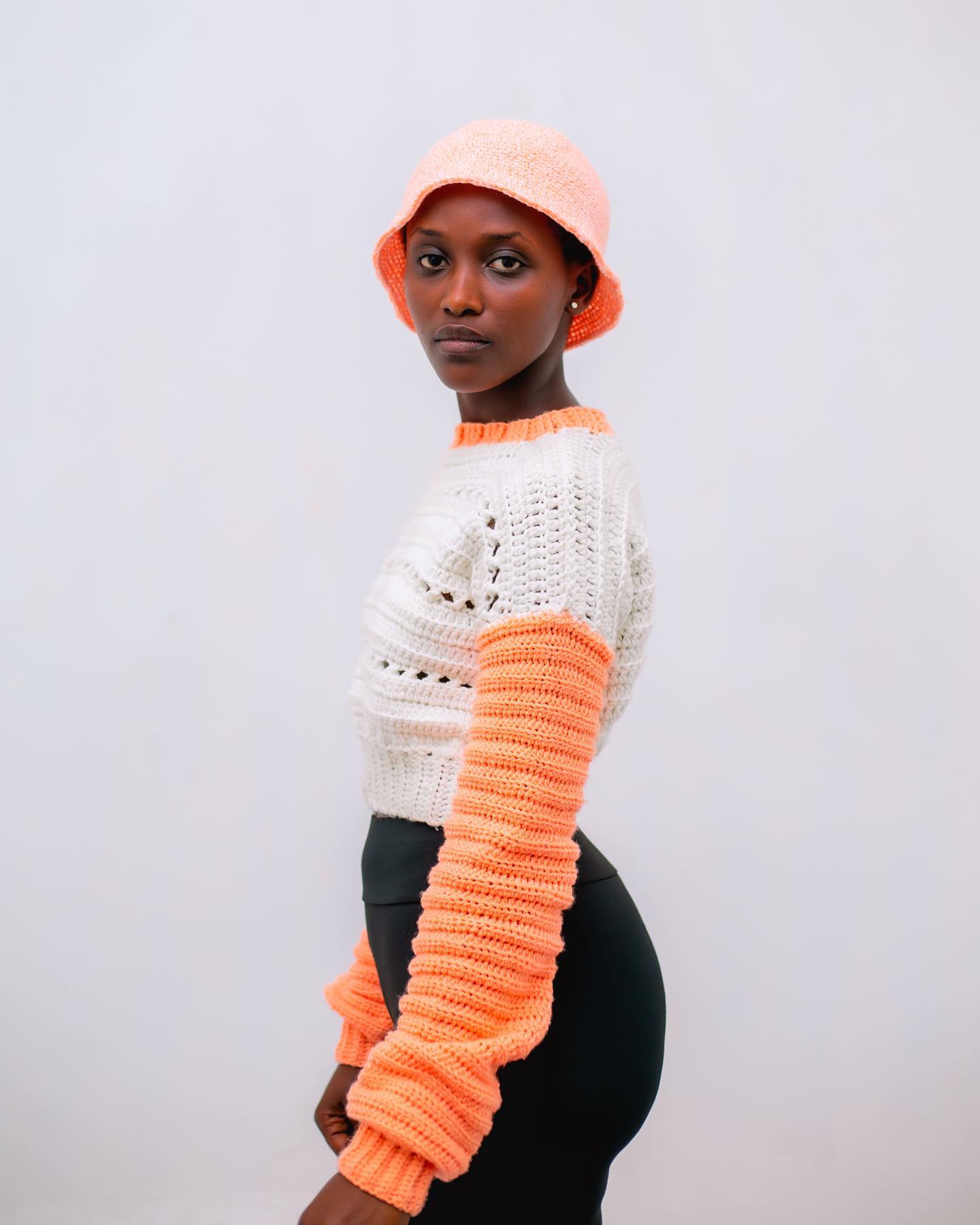 Handcrafted Color-Block Knit Sweater & Bucket Hat Set - Peach & White